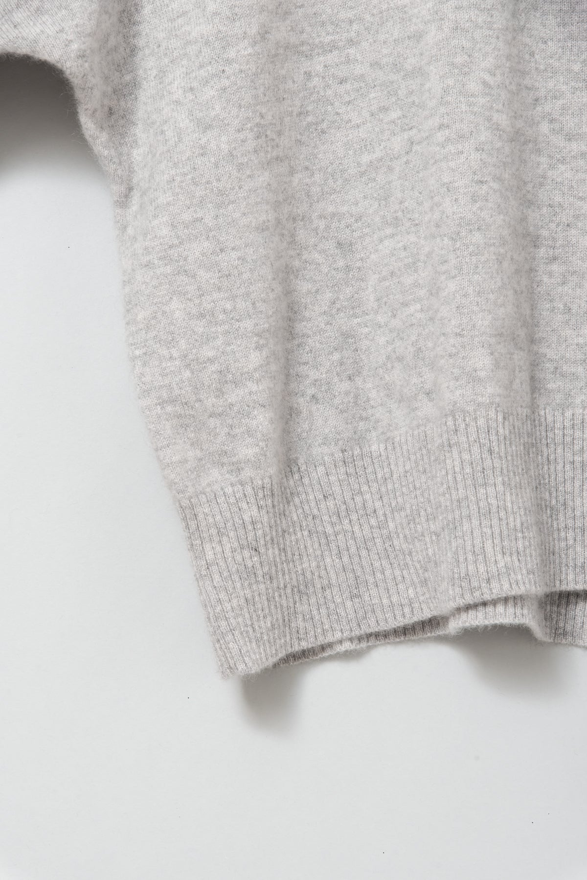 バイカラーレイヤードカフカシミヤニット