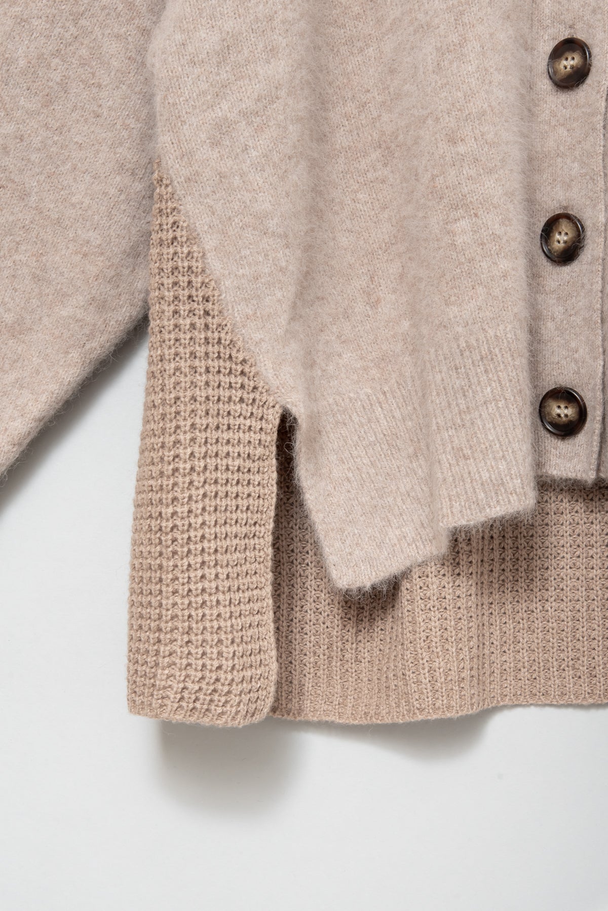 ワッフルデザインラクーン混カーディガン