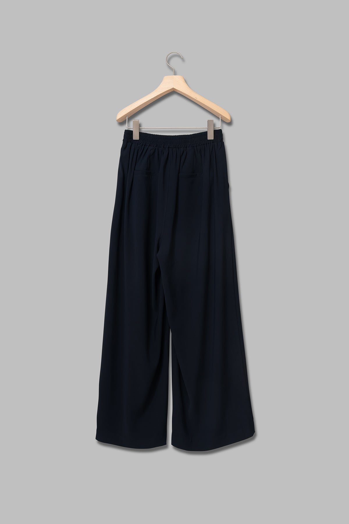 タック入りワイドパンツ