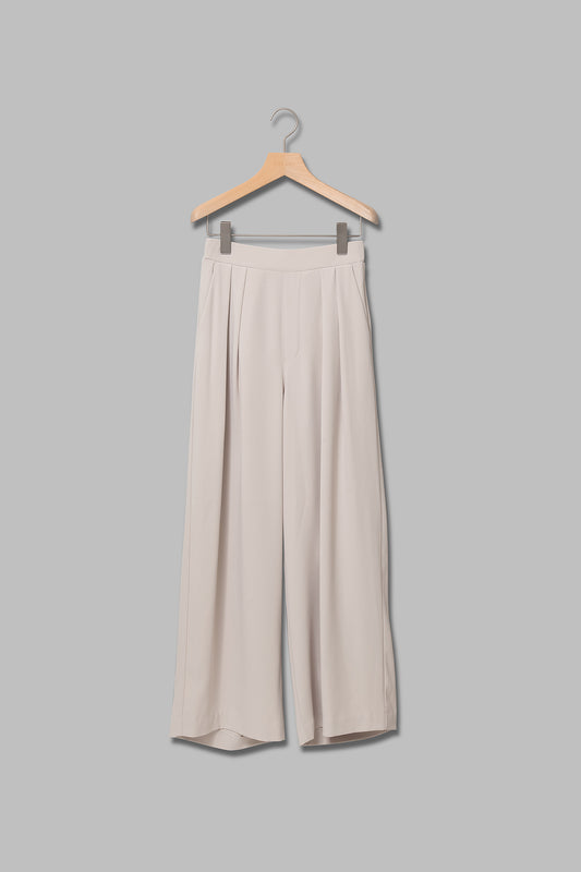 タック入りワイドパンツ