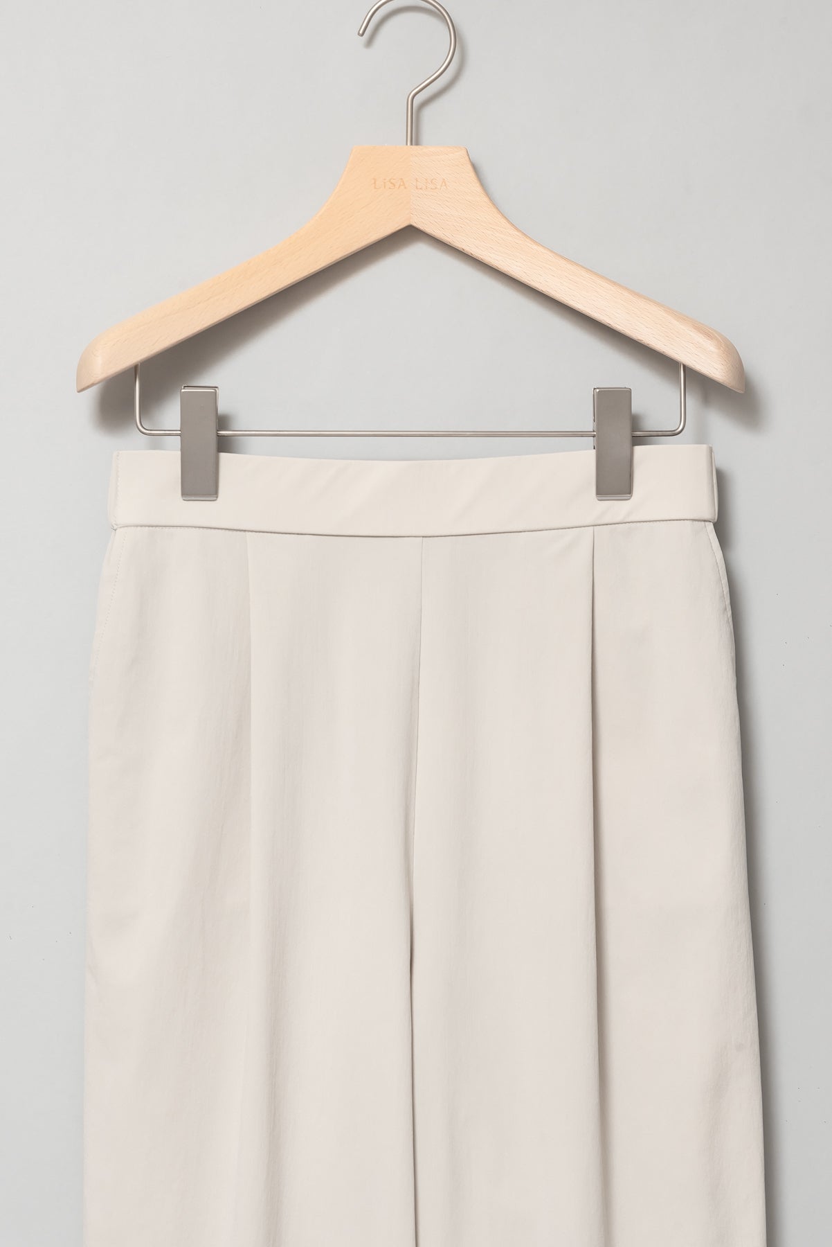 ハイストレッチテーパードパンツ