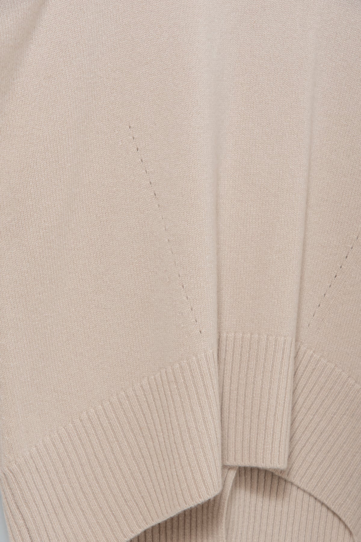 ハイネックスリットカラーウールニット