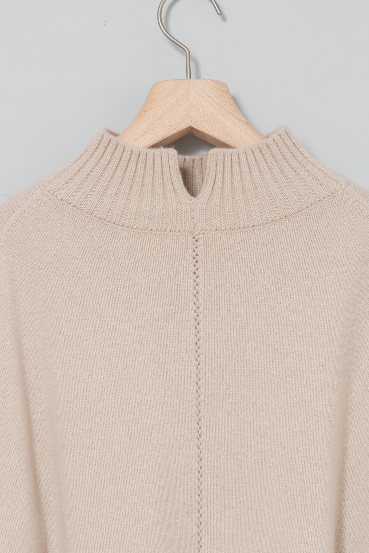 ハイネックスリットカラーウールニット