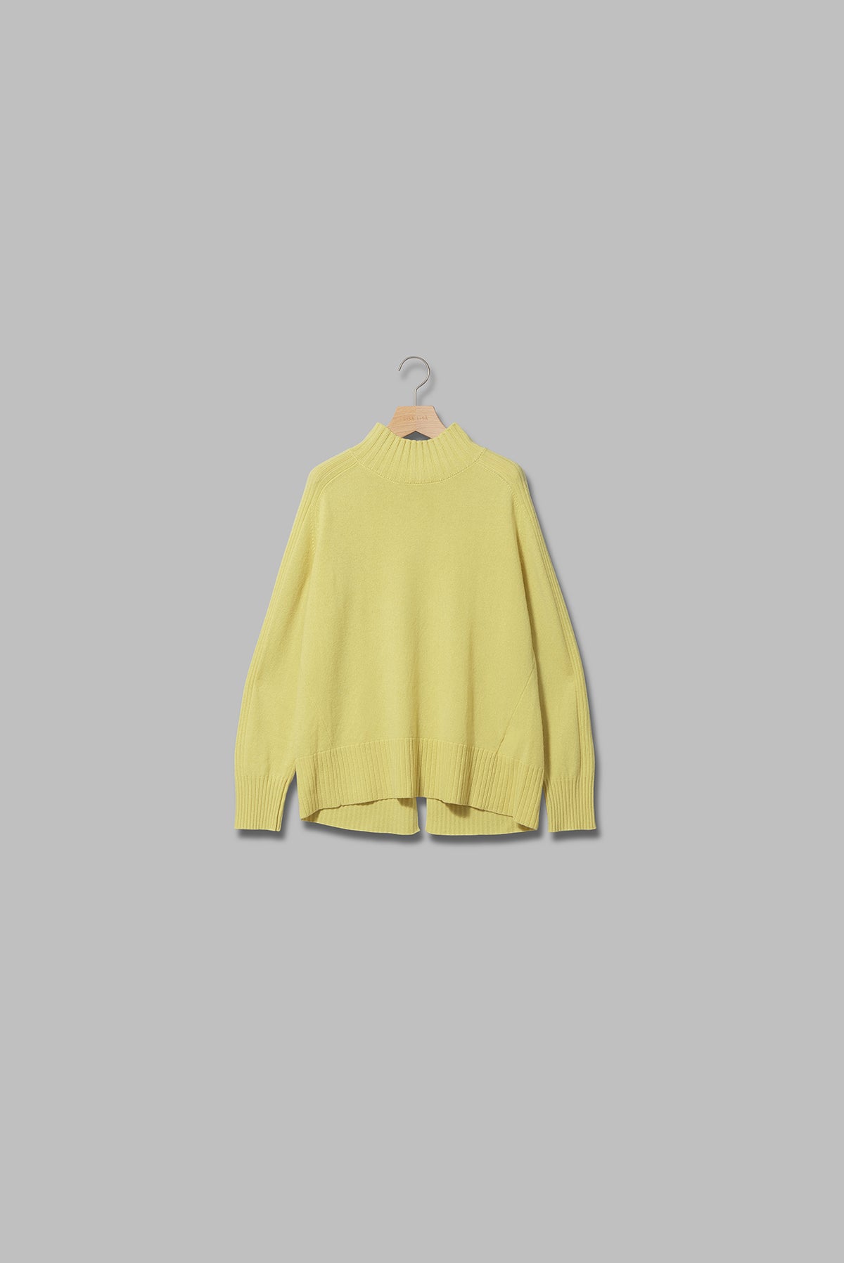 カシミヤハイネックバックスリットニット