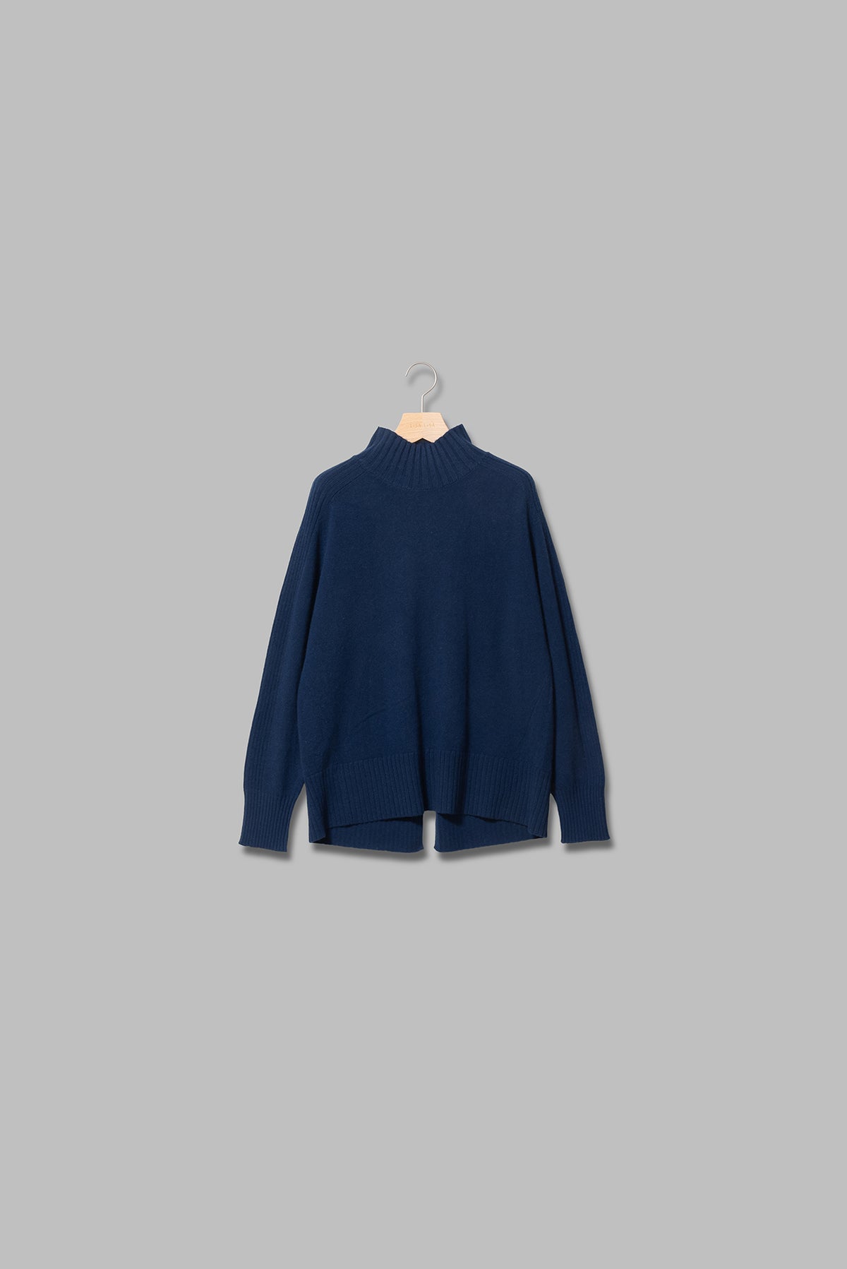 カシミヤハイネックバックスリットニット